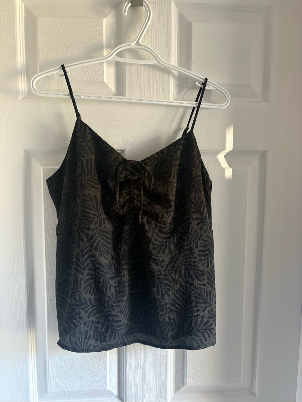 Reitmans Black Leaf-Print Spaghetti Strap Cami